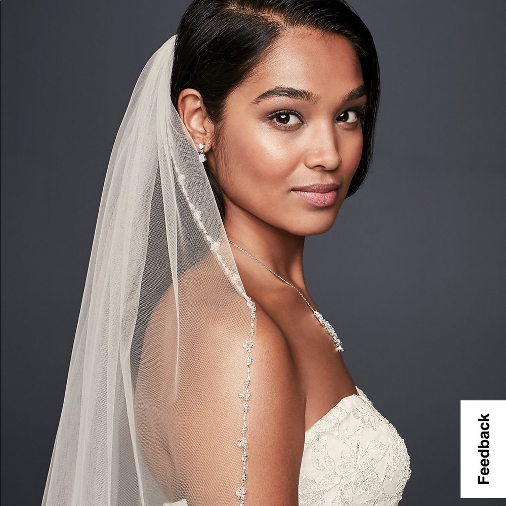 NWT David’s Bridal Delicate Beaded Edge Fingertip Veil